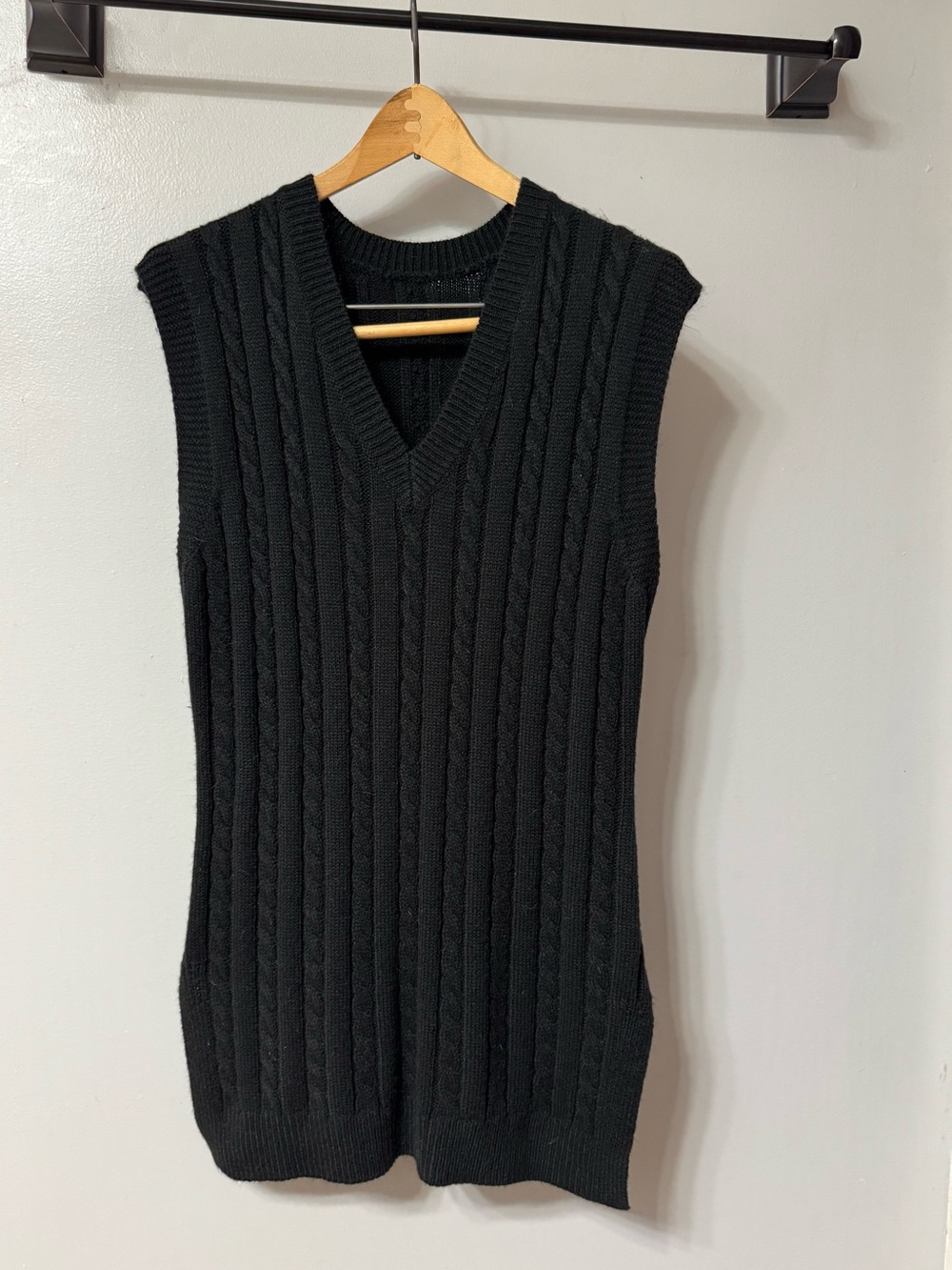 V-Neck Cable Knit Sleeveless Sweater Dress Small (4)